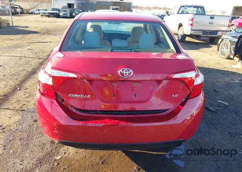 2015 Toyota Corolla Le z USA, uszkodzony, nr VIN 2T1BURHE8FC356647